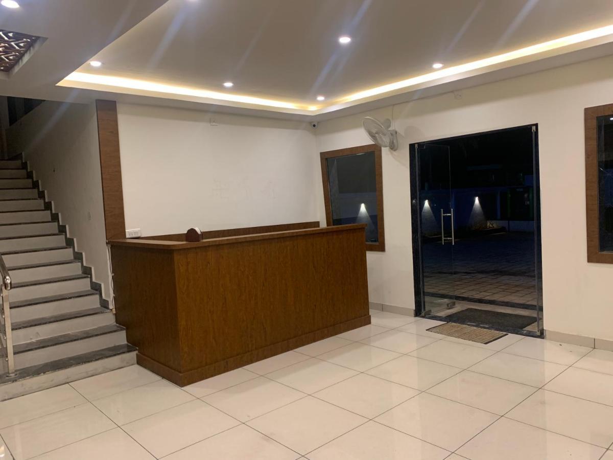 Hotel Airport City Dod Jala ภายนอก รูปภาพ